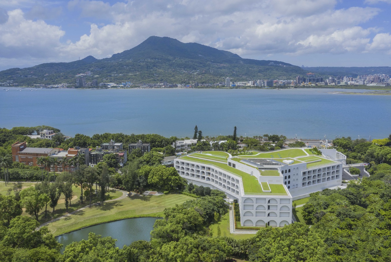 興建完工
