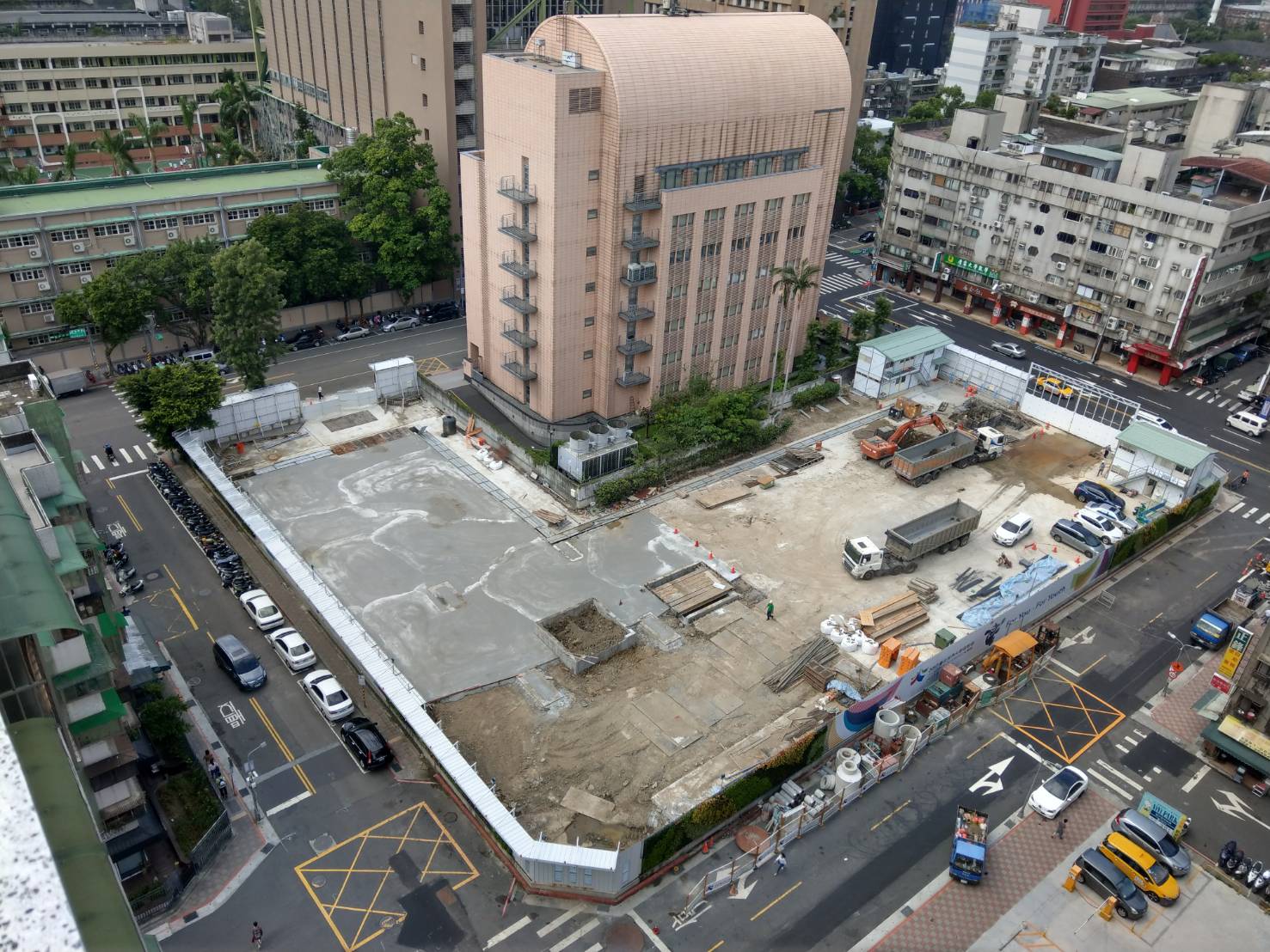 興建中
