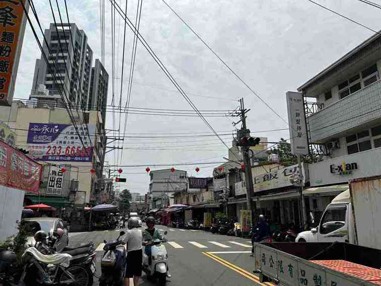照片三