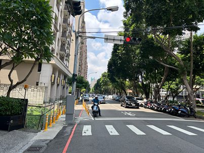照片三