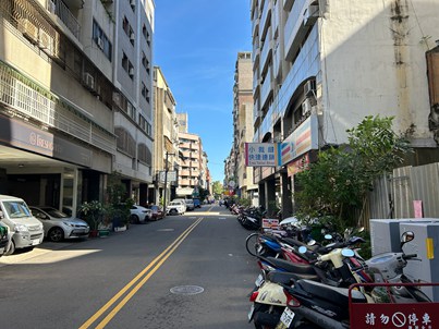 照片三