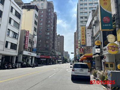 照片三