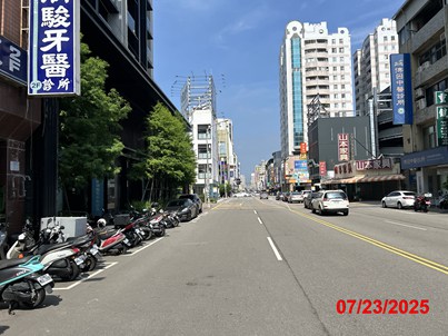 照片三