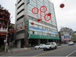 照片三
