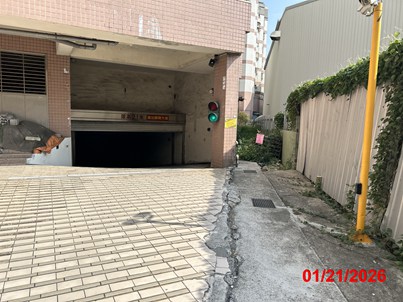 照片三