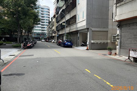 照片三
