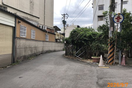照片三